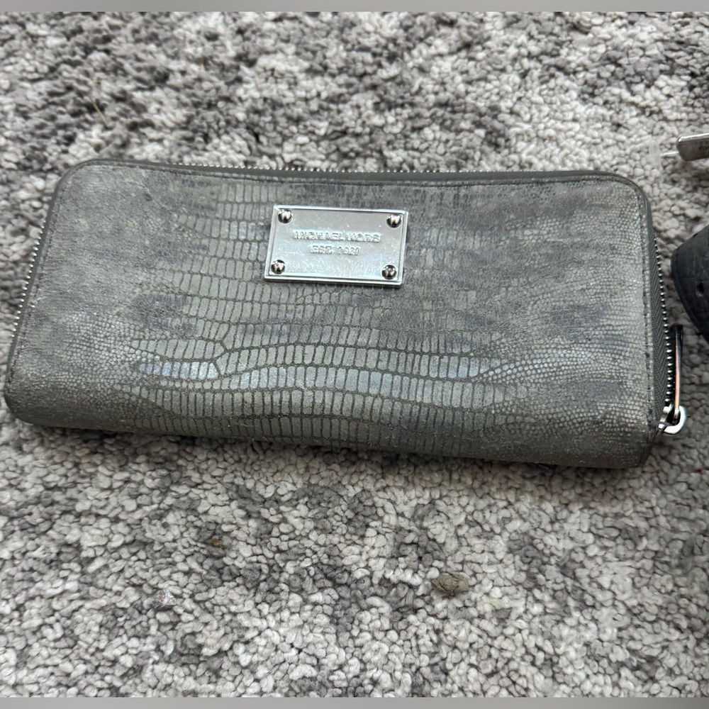 Michael Kors Leather Backpack + Wallet Set Gray - Picture 3 of 14